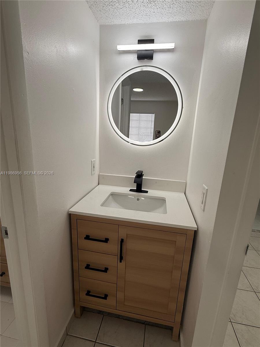 VALENCIA VILLAS CONDO - Residential Lease