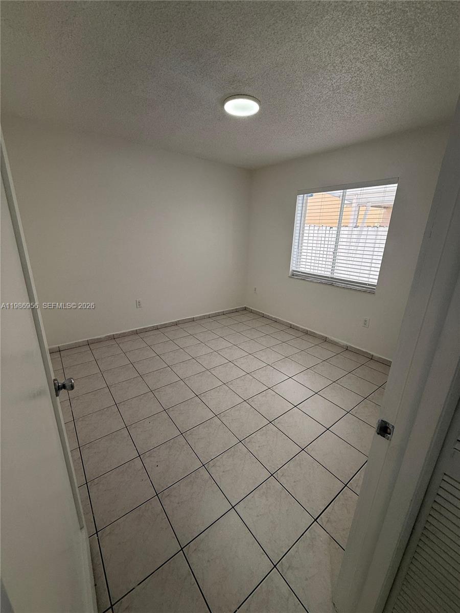 VALENCIA VILLAS CONDO - Residential Lease