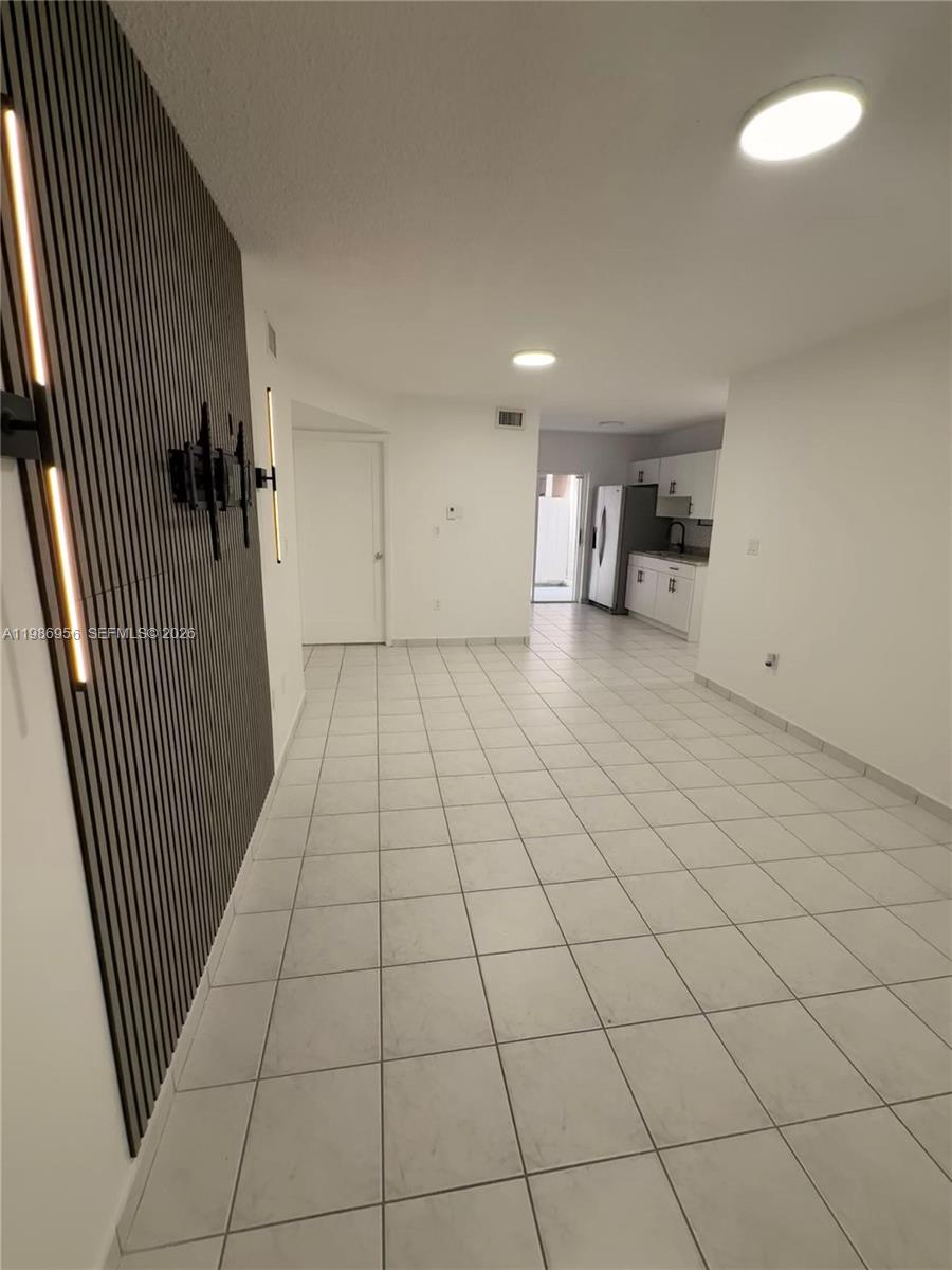 VALENCIA VILLAS CONDO - Residential Lease