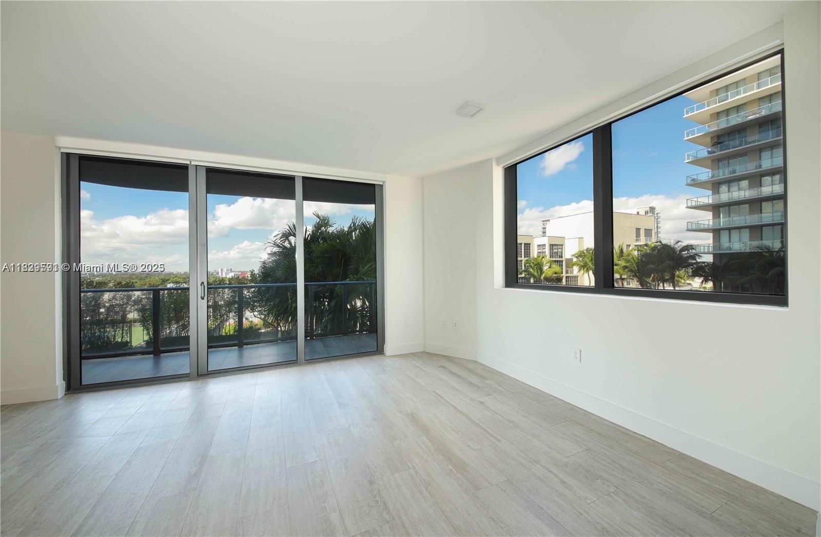 121 NE 34th St 1009