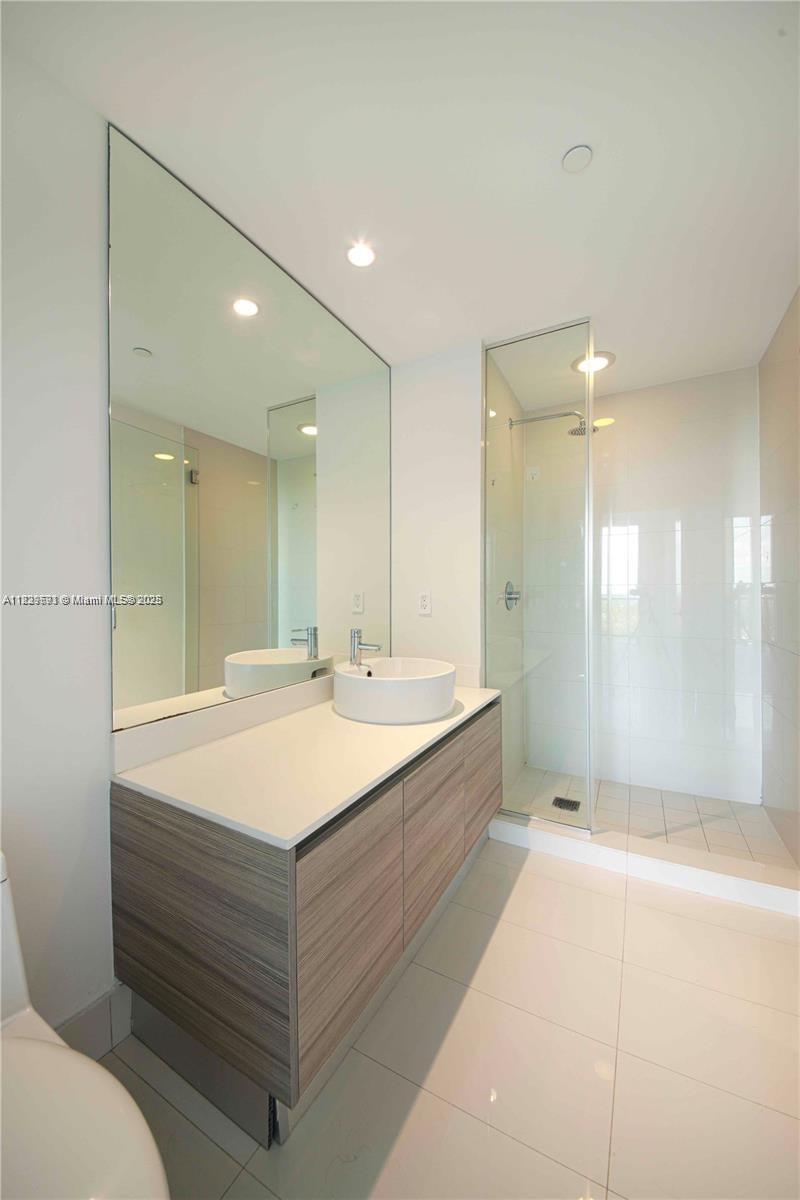 3401 MIDTOWN CONDO - Residential