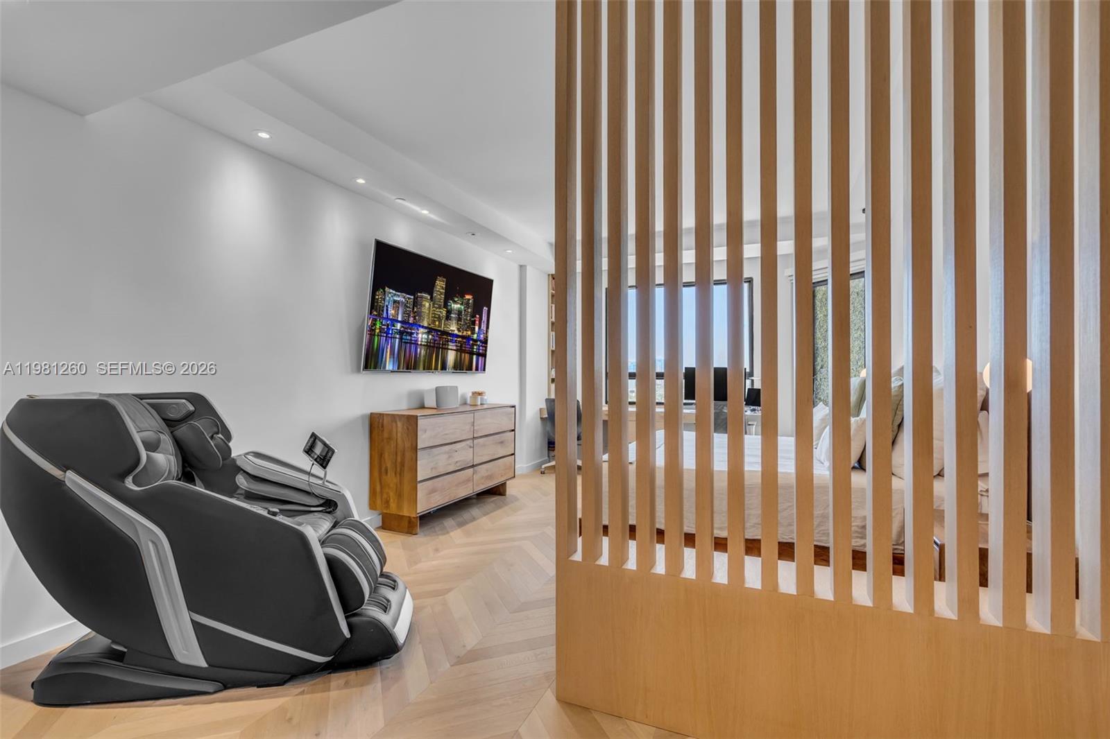 THE EMERALDBAY @ KEY COLO - Residential