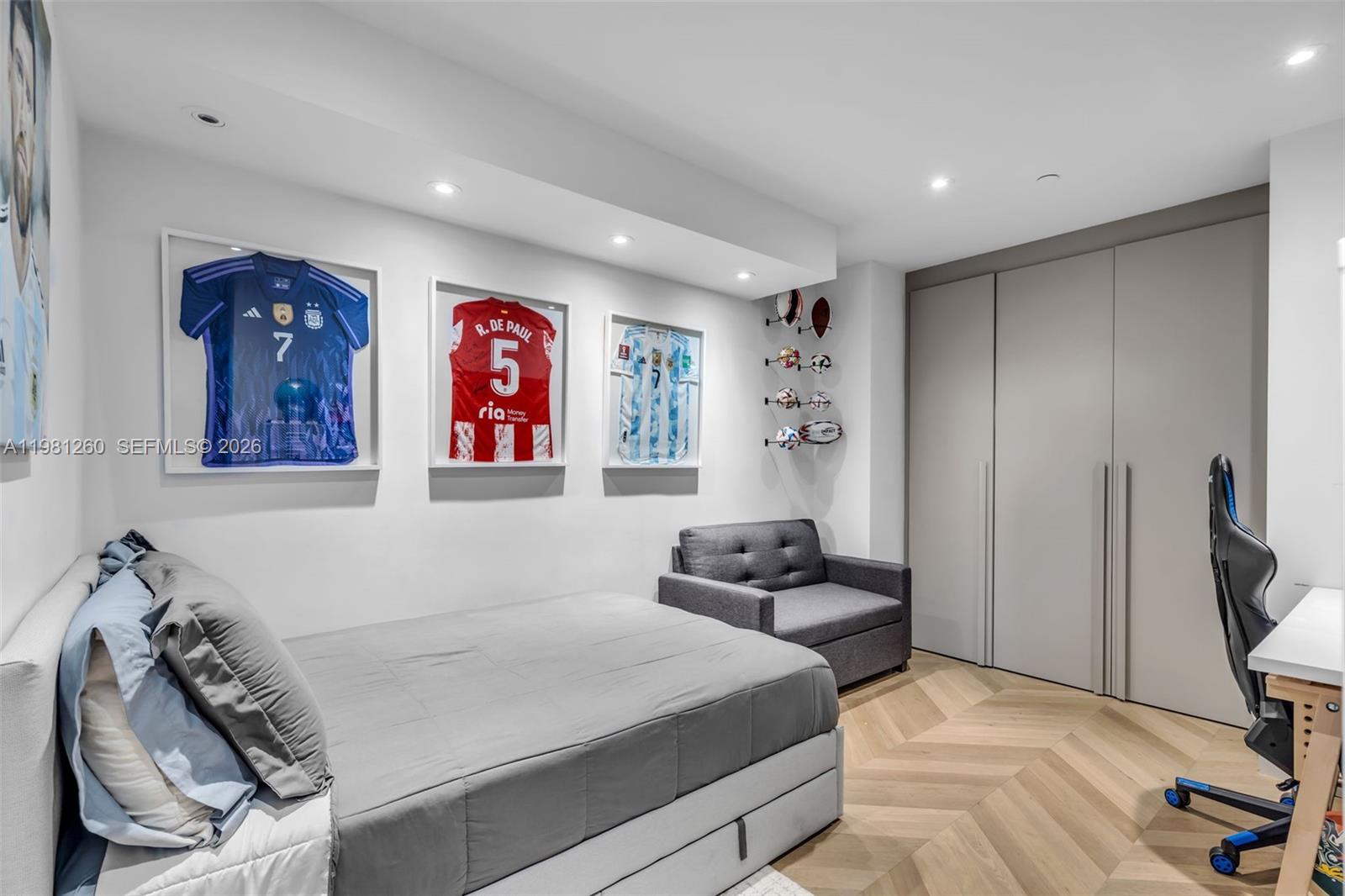 THE EMERALDBAY @ KEY COLO - Residential