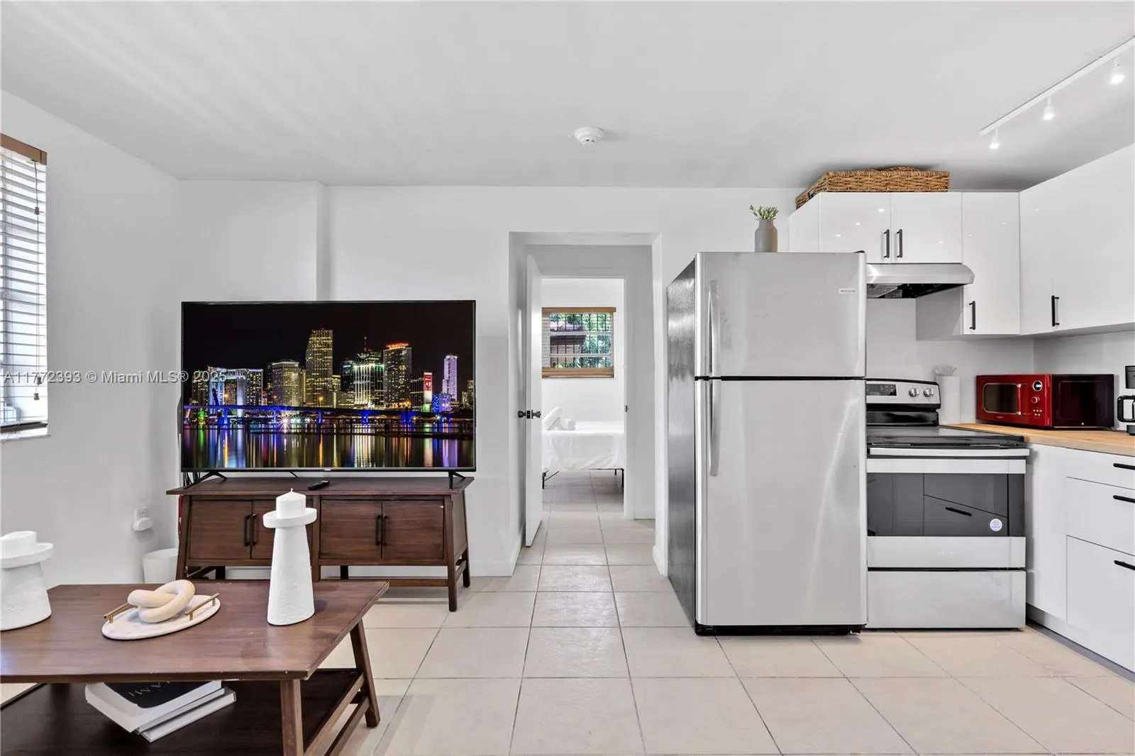 Miami, Florida 33145, United States, 2 Bedrooms Bedrooms, ,1 BathroomBathrooms,Residential,Active,97973