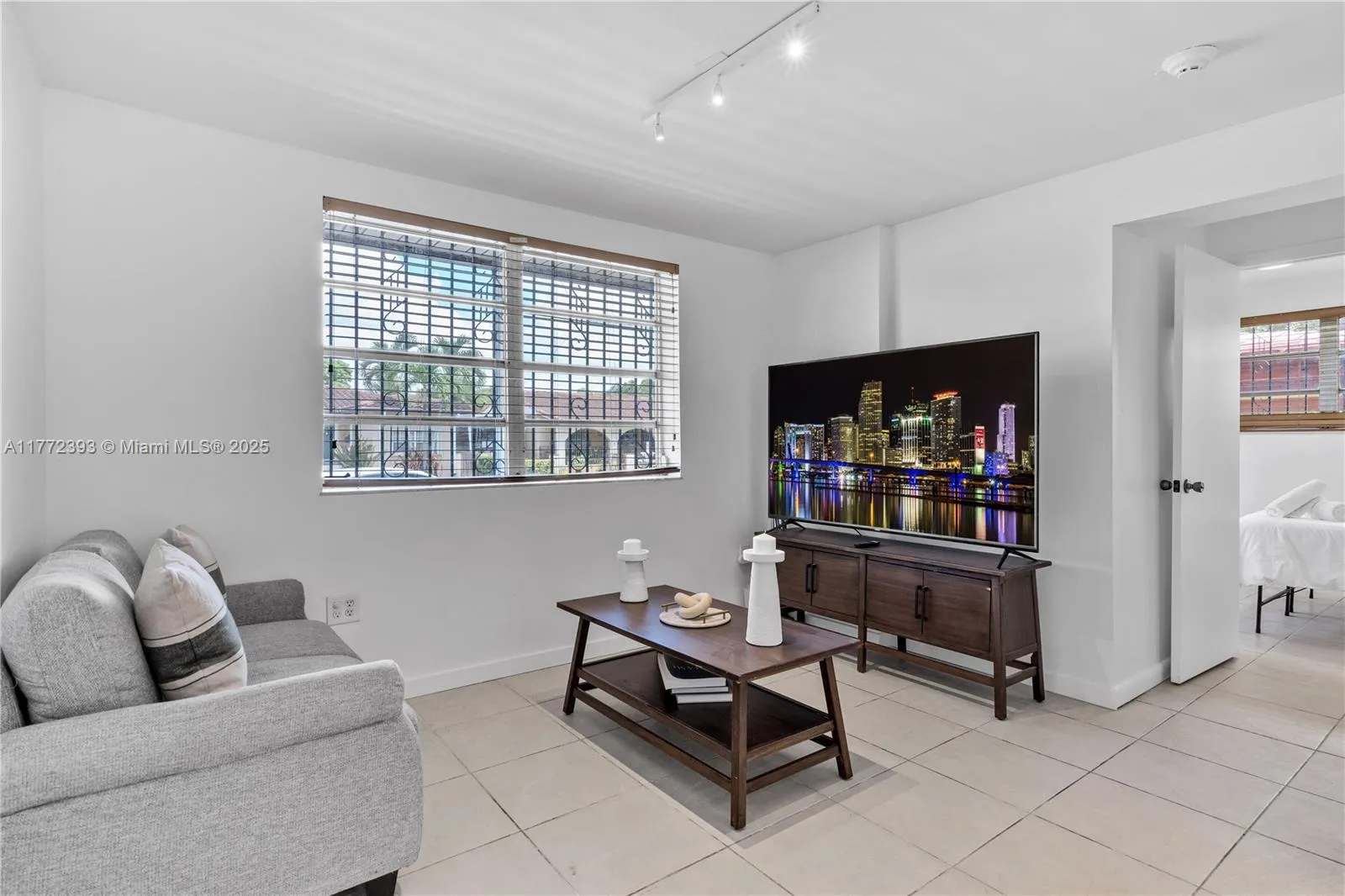 Miami, Florida 33145, United States, 2 Bedrooms Bedrooms, ,1 BathroomBathrooms,Residential,Active,97973