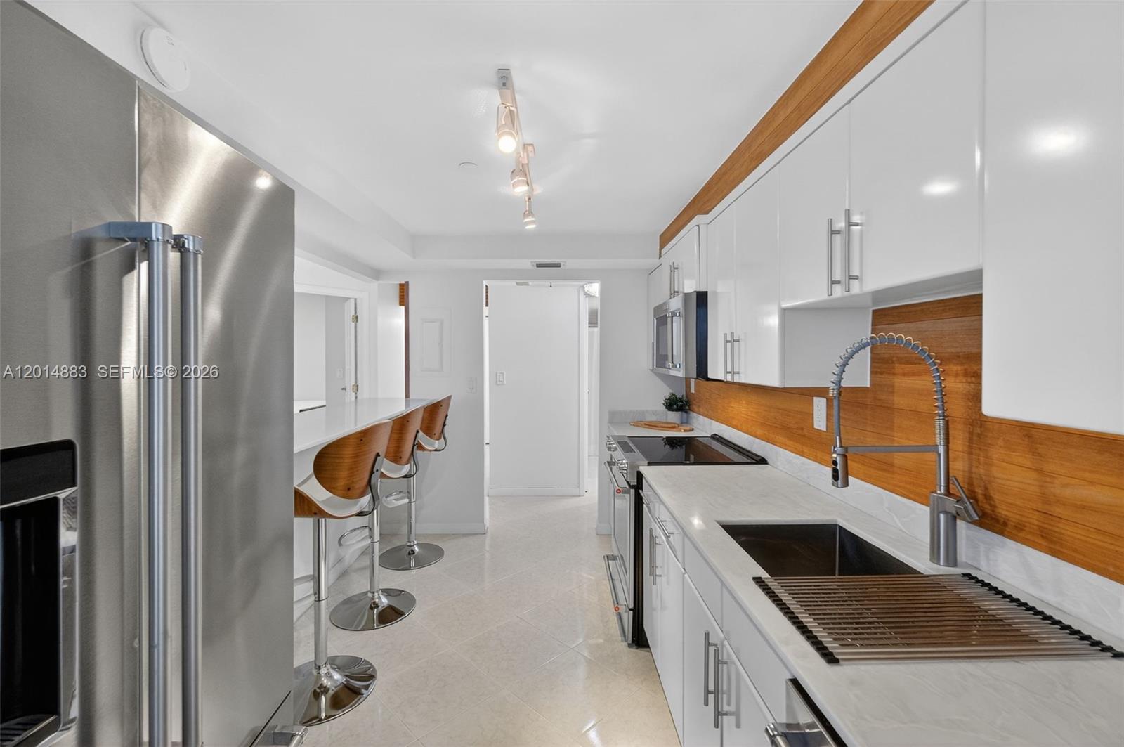 THE RIVIERA CONDO - Residential Lease