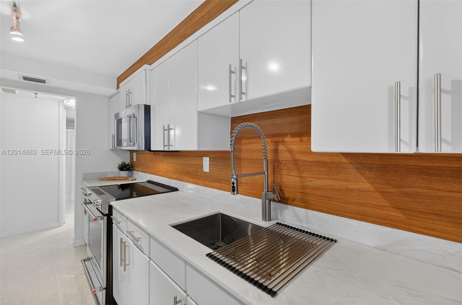 THE RIVIERA CONDO - Residential Lease