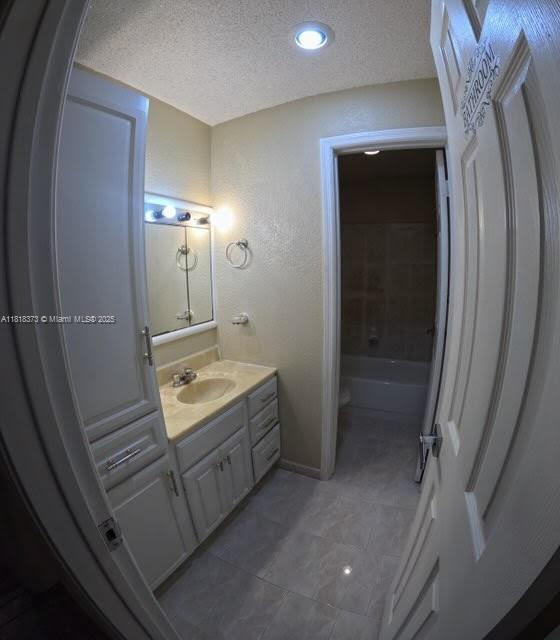 COLONIAL PINES - Residential Lease