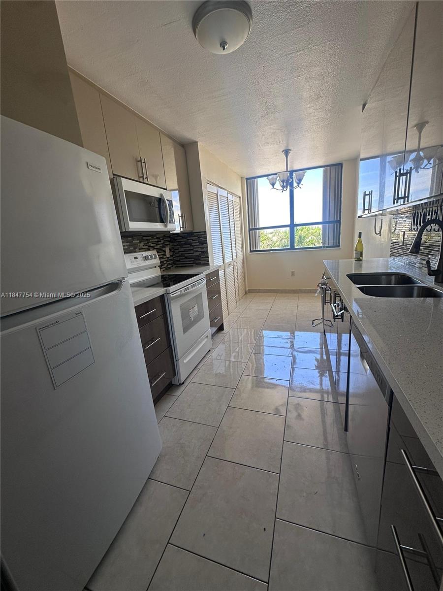 CHANTILLY CONDO - Residential