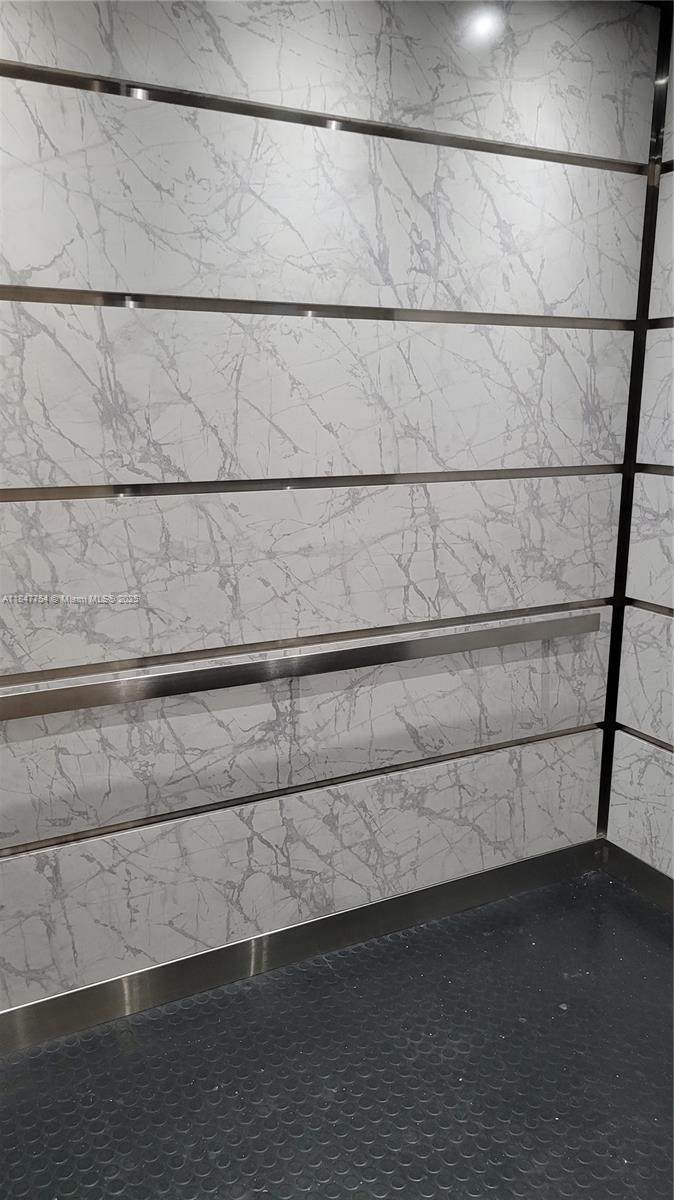 CHANTILLY CONDO - Residential