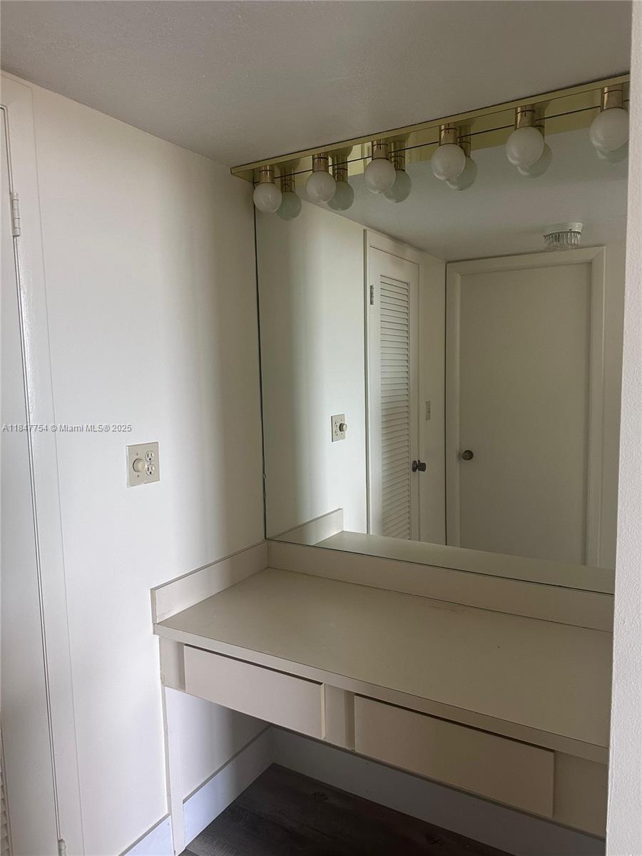 CHANTILLY CONDO - Residential