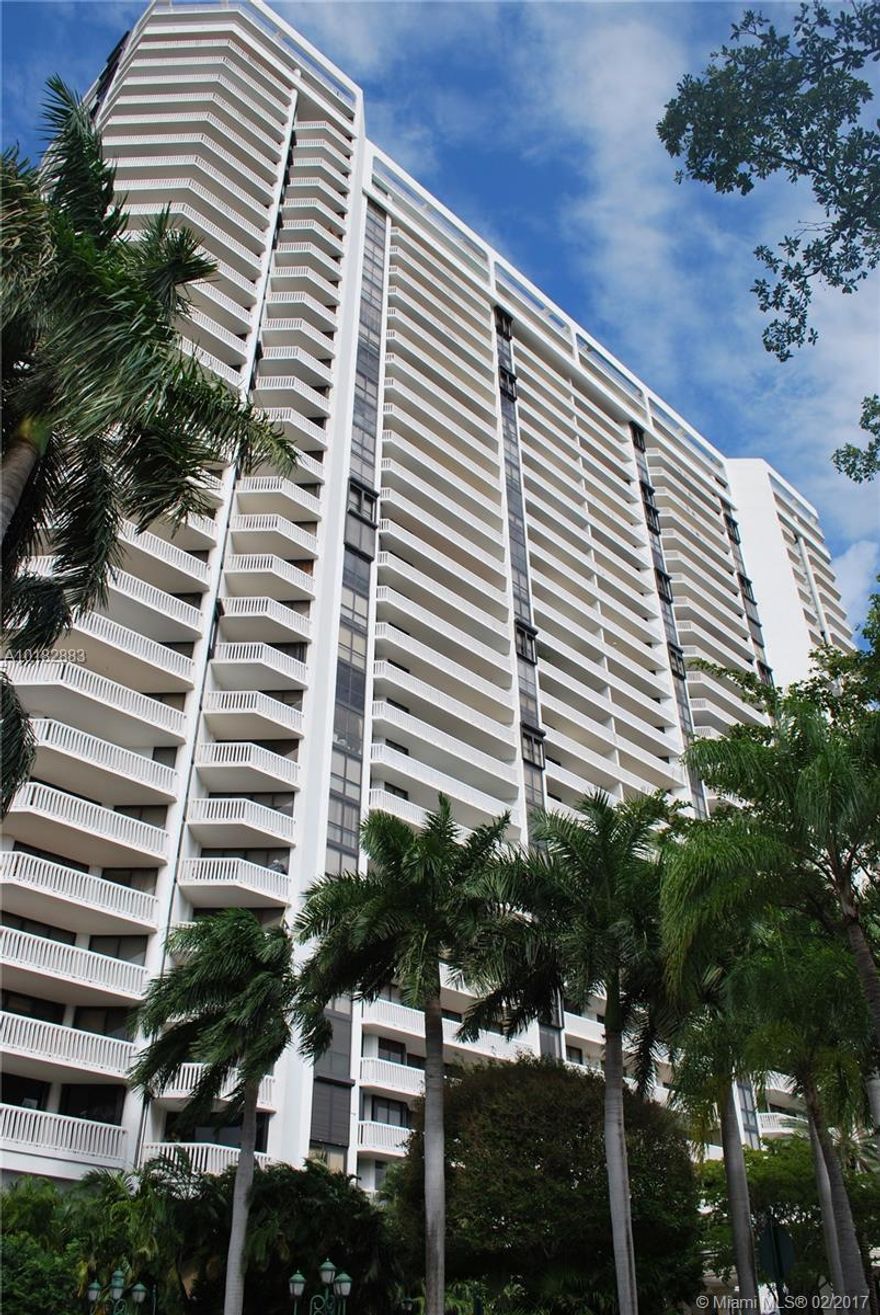 Fantastic views to the city of Aventura and ocean from every room. Excellent opportunity to own one of the best line in the 2000 Island Building. 2 bedroom and 2 bath with an enclosed den that can be use as a bedroom. Tile floors throughout, washer and dryer inside, excellent condition. Great amenities and plenty of luxury to enjoy.