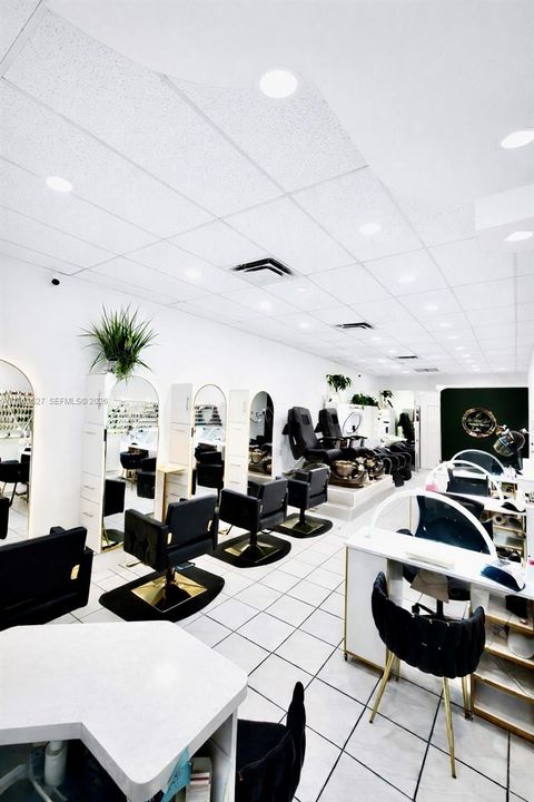 Beauty Salon Flagler St Miami FL 33144