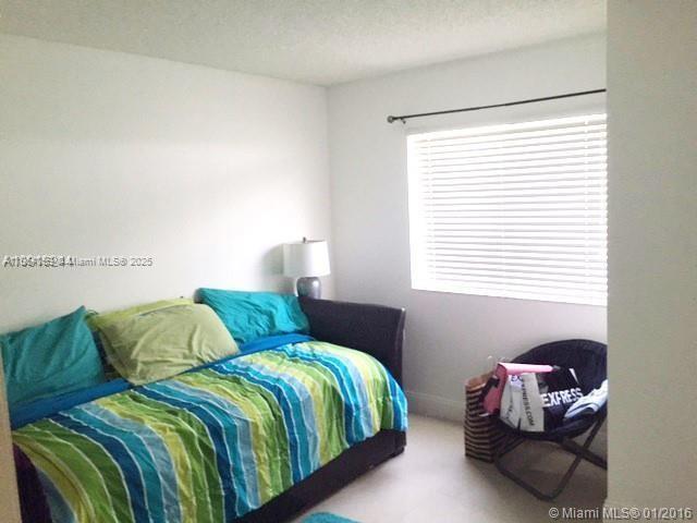 VILLAS AT LAKEVIEW, FOURT - Residential