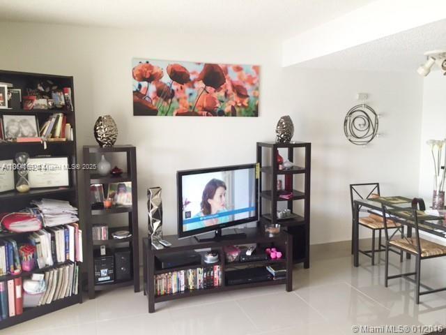 VILLAS AT LAKEVIEW, FOURT - Residential