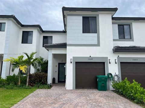 13649 SW 157th Pl Miami FL 33196