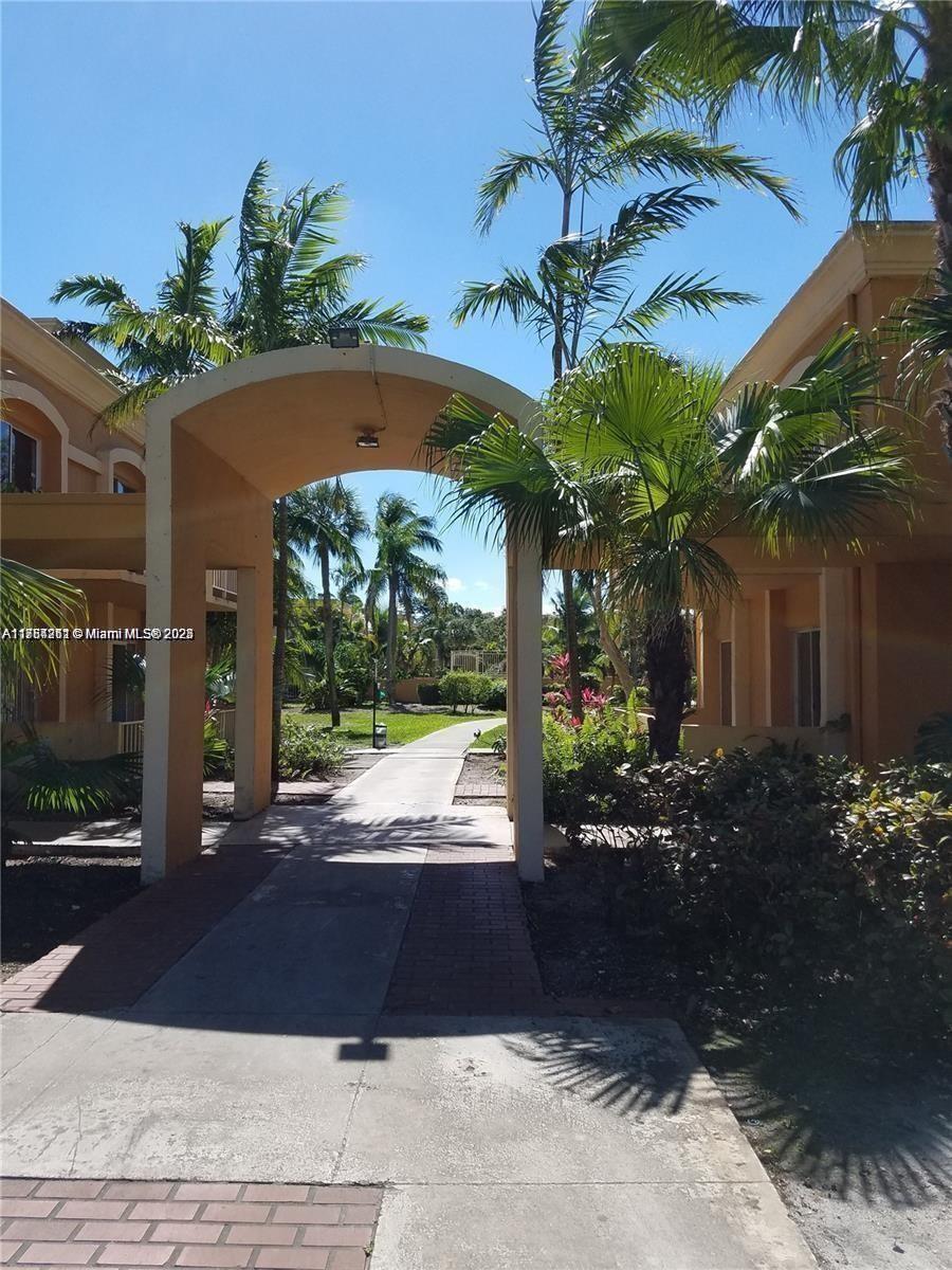 Property for Sale at 17901 Nw 68th Ave R102, Hialeah, Miami-Dade County, Florida - Bedrooms: 3 
Bathrooms: 2  - $290,000