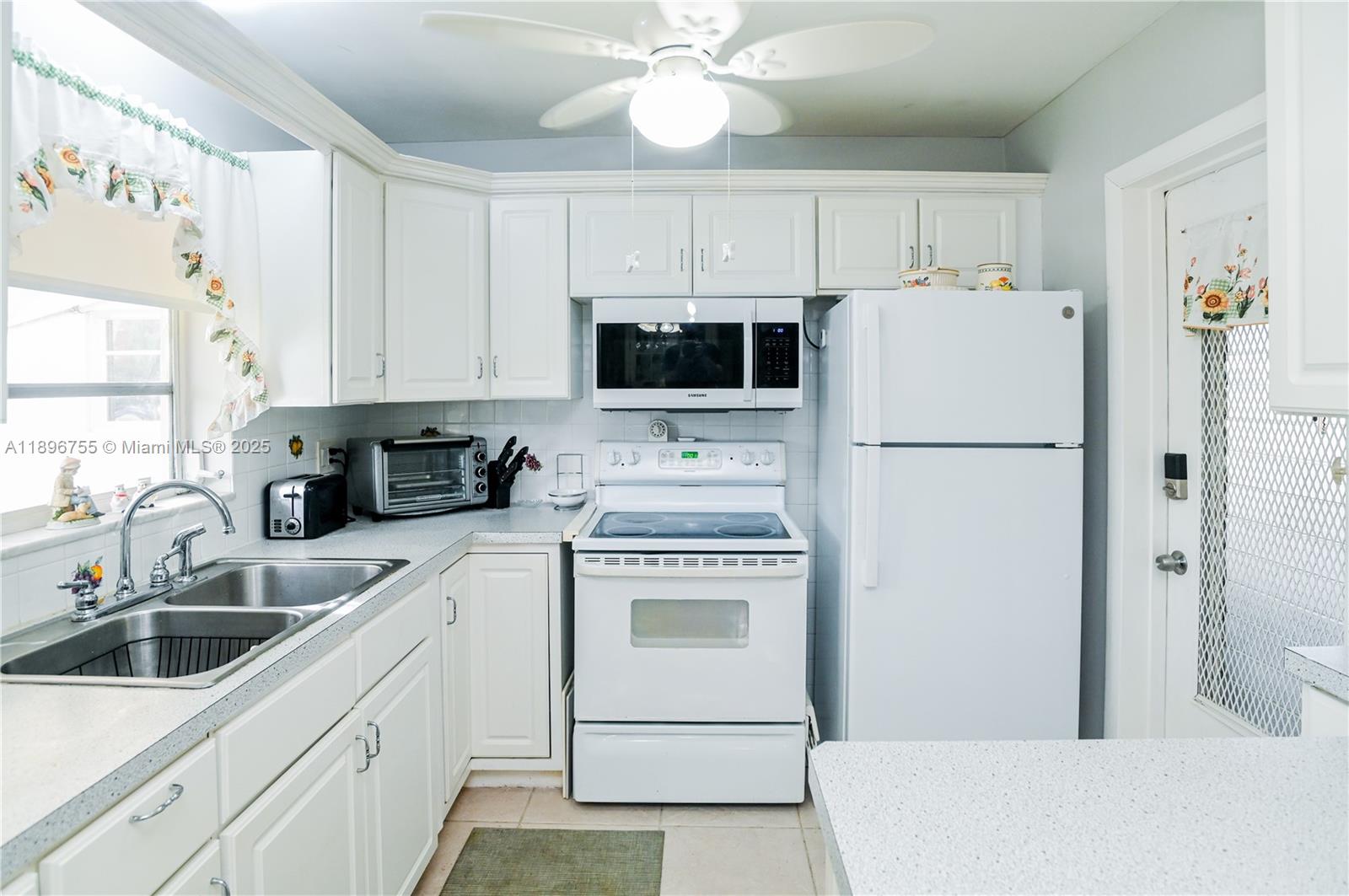 5300 Washington St G230, Hollywood, FL, 33021/$139,900 1 5300 Washington St G230