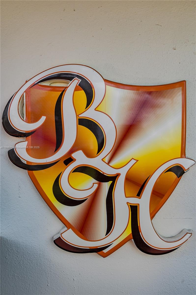 BEVERLY HILLS CONDO NUMBE - Residential