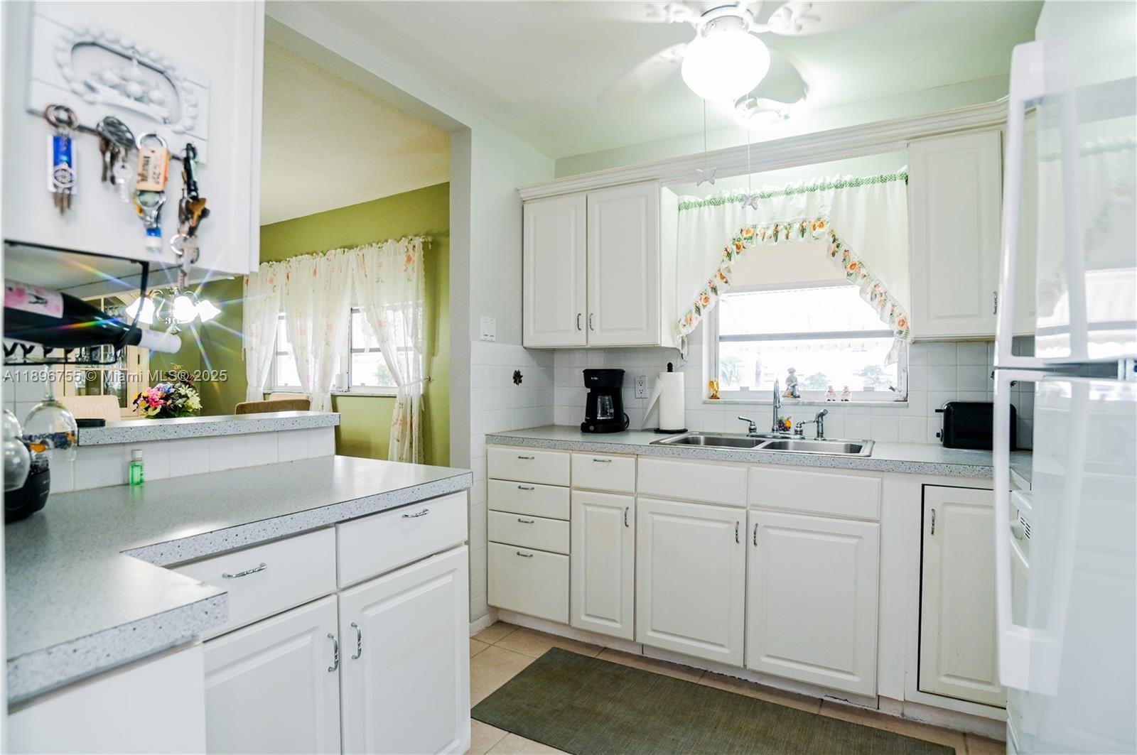 5300 Washington St G230, Hollywood, FL, 33021/$139,900 4 5300 Washington St G230