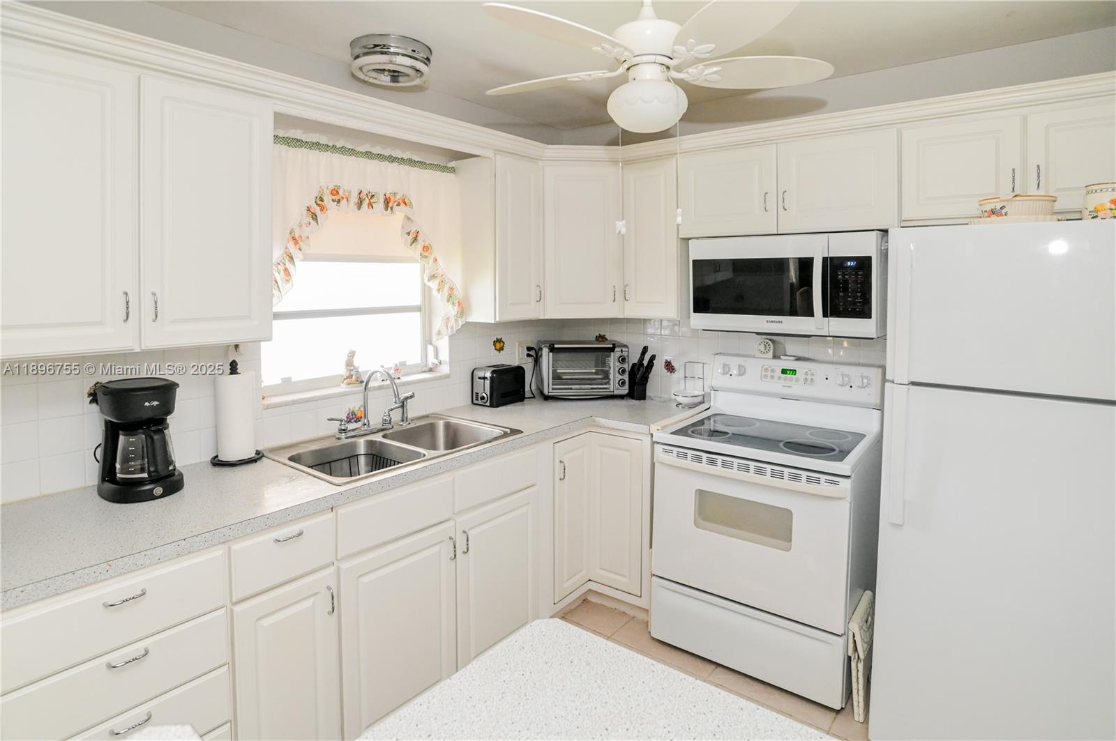 5300 Washington St G230, Hollywood, FL, 33021/$139,900 3 5300 Washington St G230