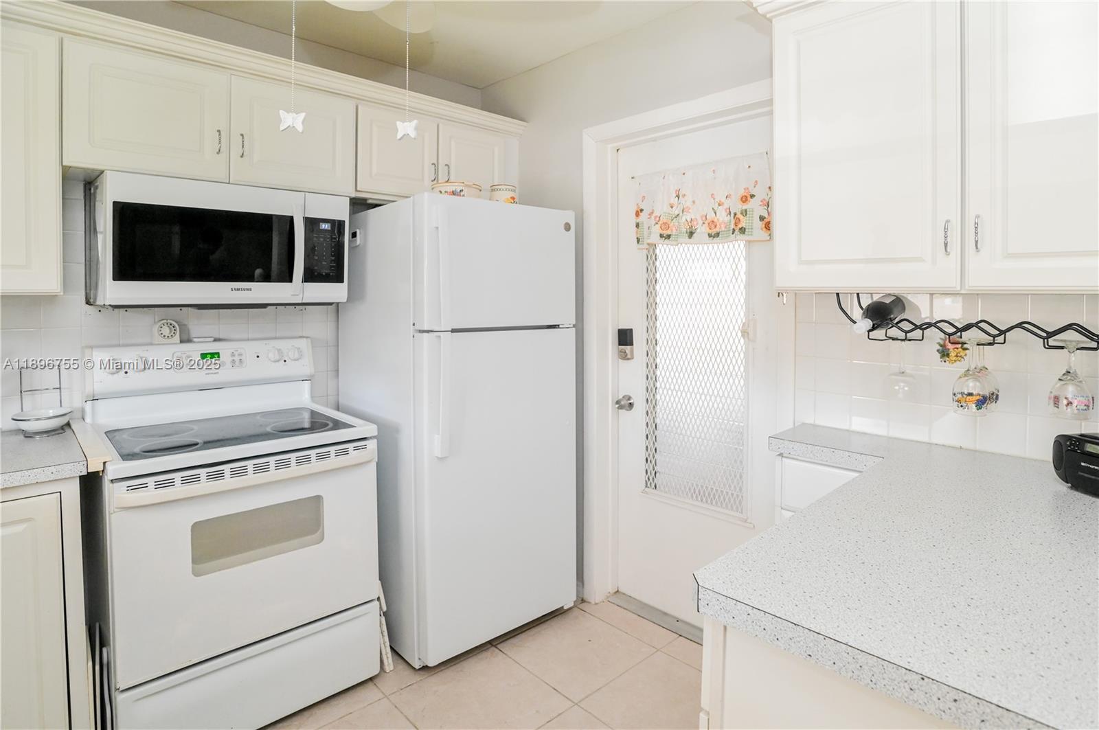 BEVERLY HILLS CONDO NUMBE - Residential