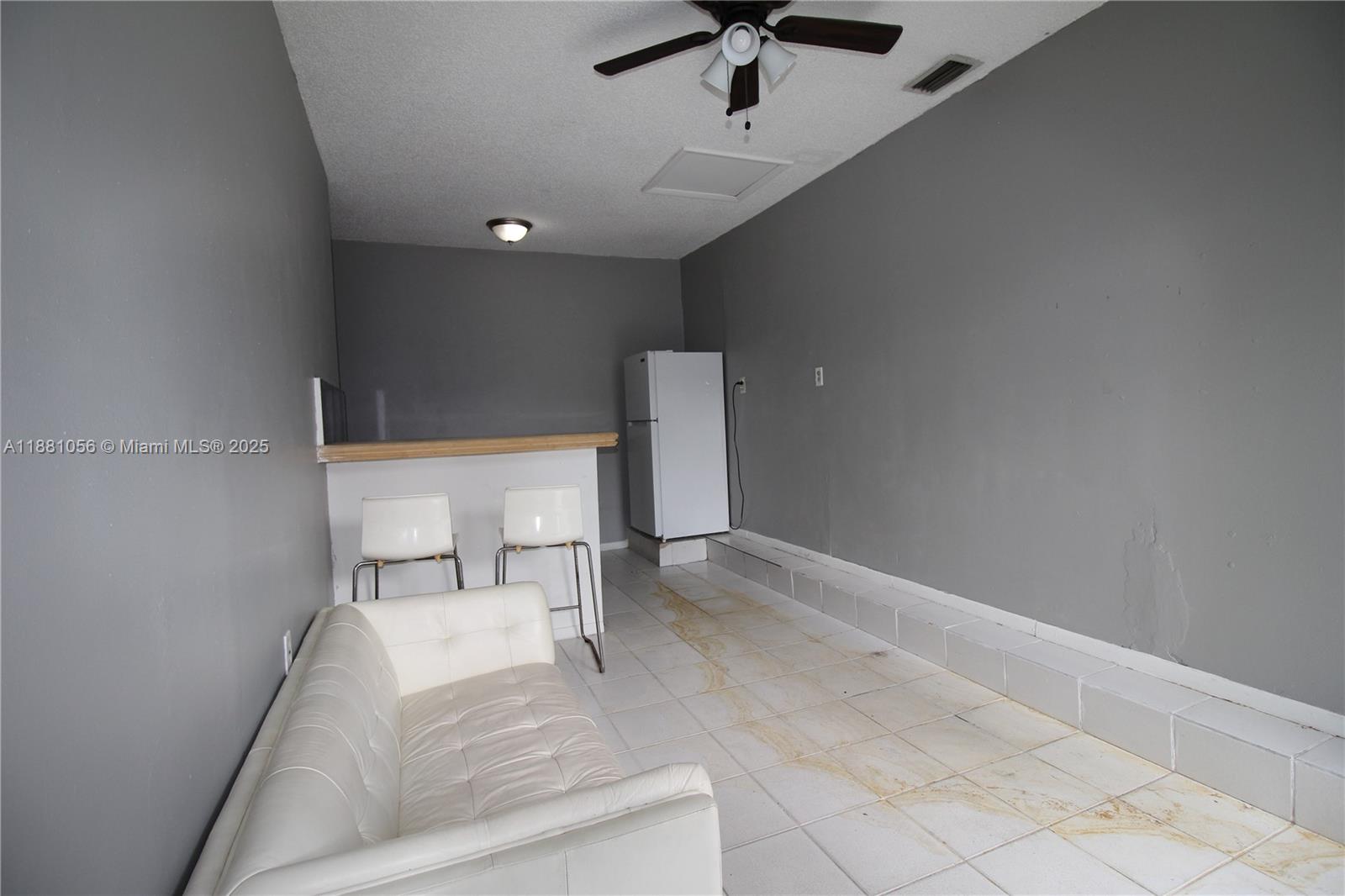 VENETIAN ACRES - Residential Lease