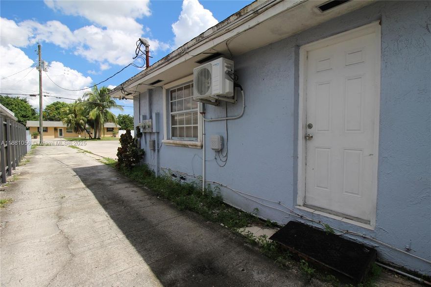 One bedroom efficiency available in central location of Miami Gardens. Perfect for 1 person or couple. All utilities included in rental price, 1 parking space available. Rapid approval, available for immediate occupancy. Unit will be cleaned before tenant moves in