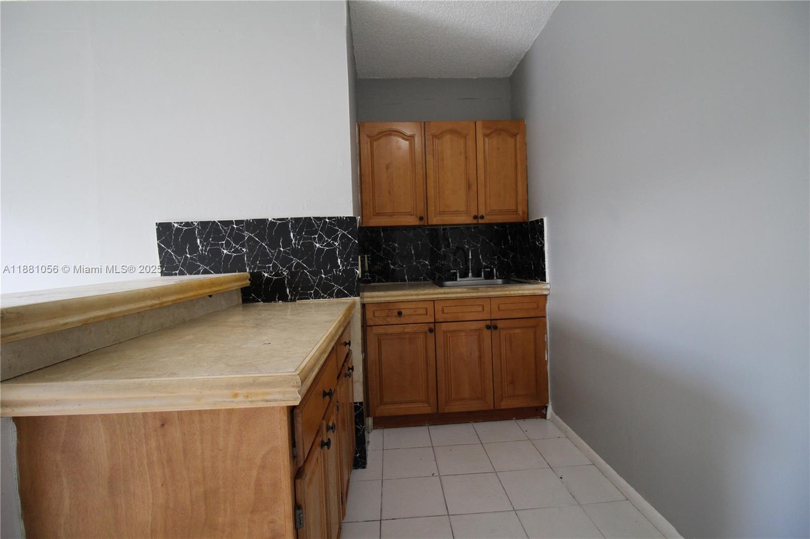 VENETIAN ACRES - Residential Lease