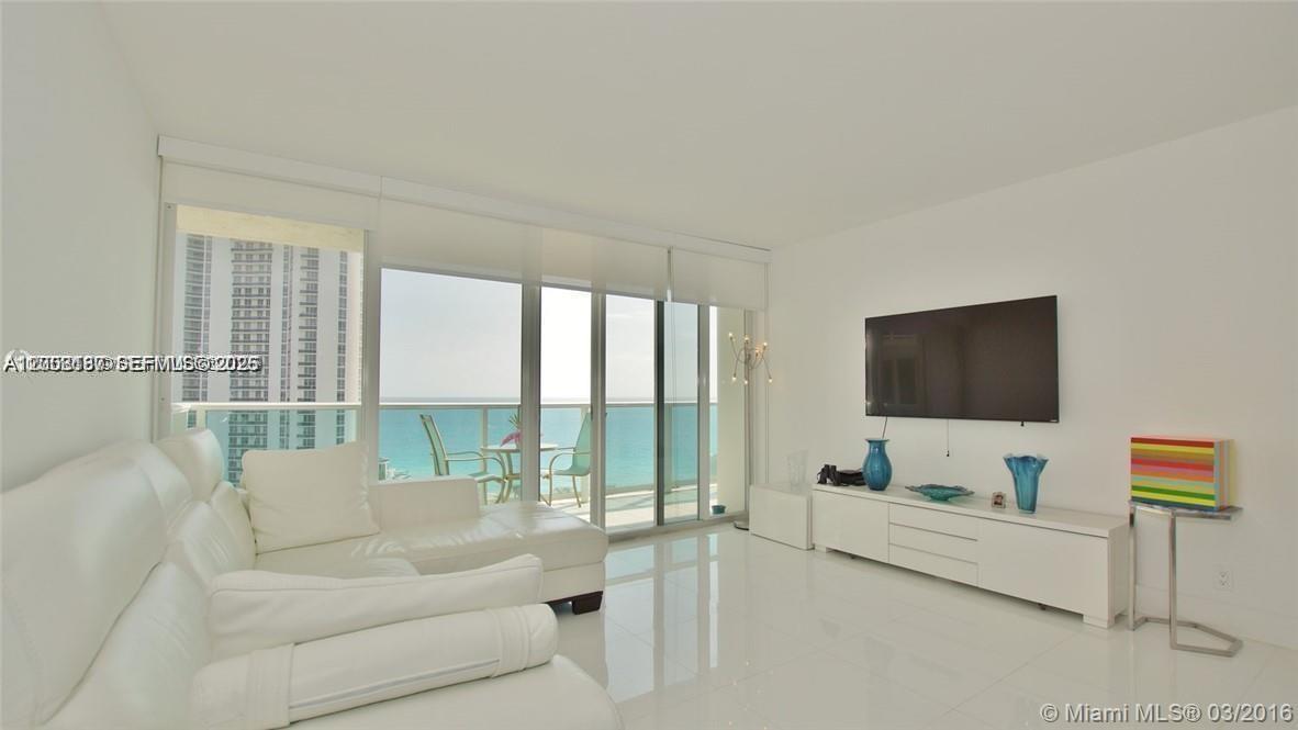 100 Bayview Dr 1811