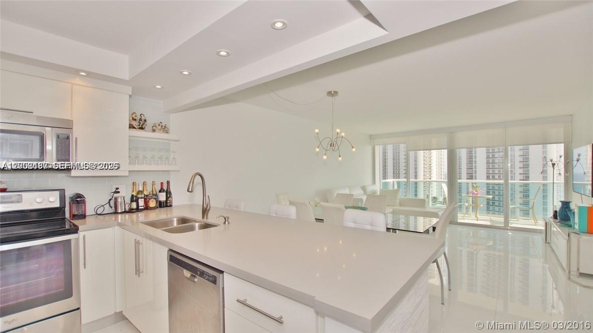 100 Bayview Dr 1811
