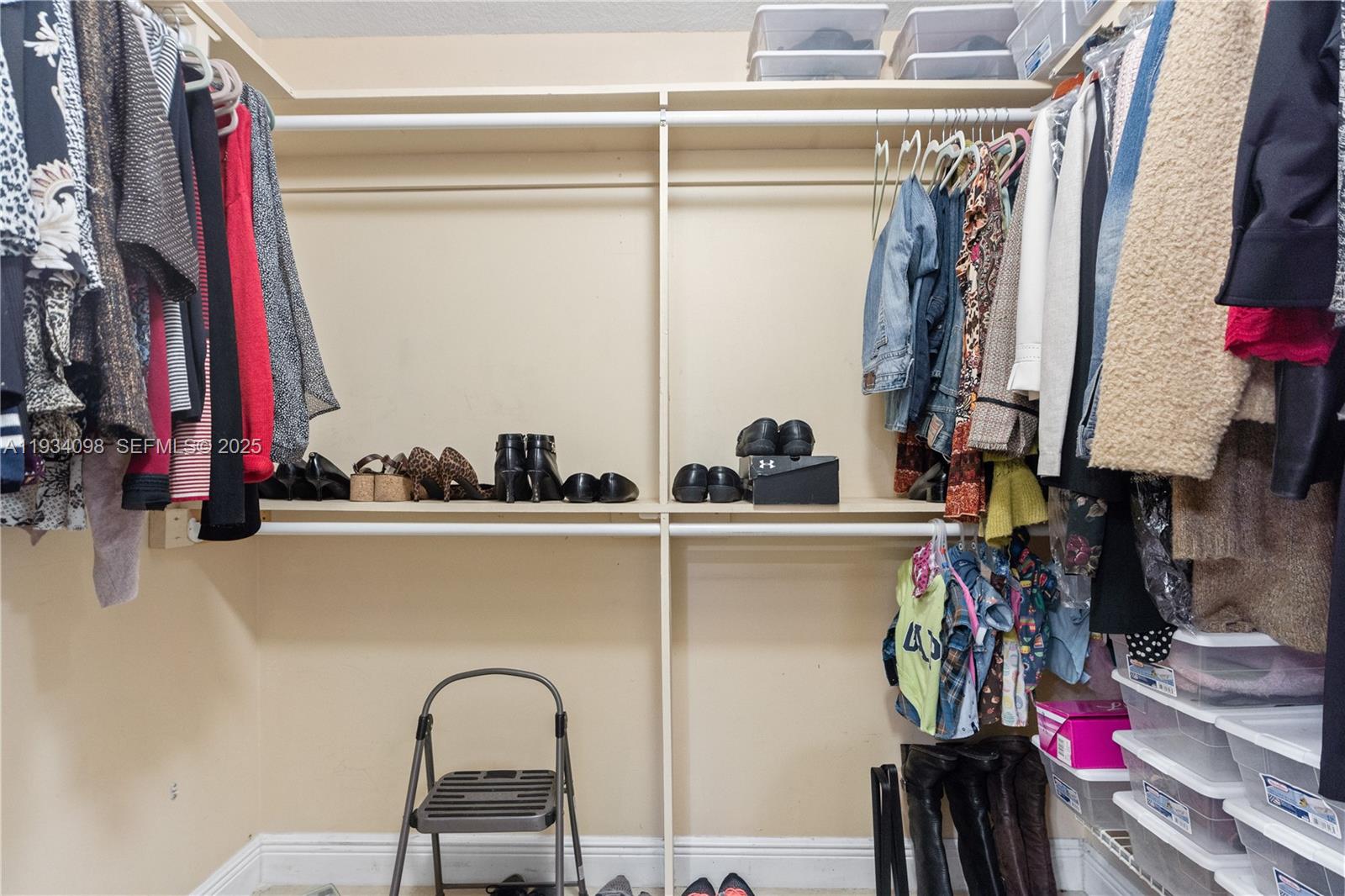 WEITZER SHAUNA MEADOWS SE - Residential