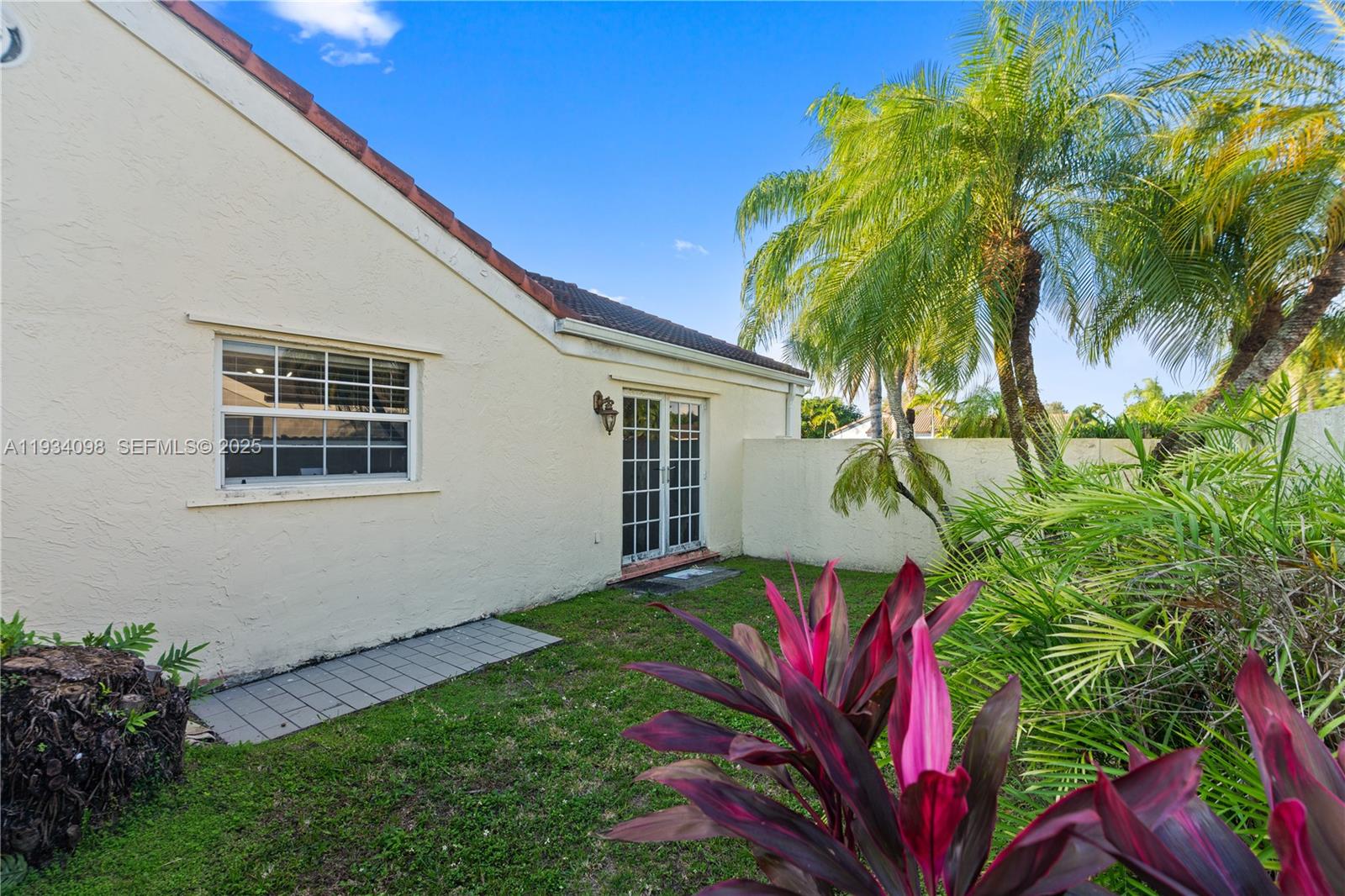 WEITZER SHAUNA MEADOWS SE - Residential