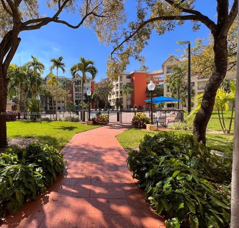 LAS VISTAS AT DORAL CONDO - Residential