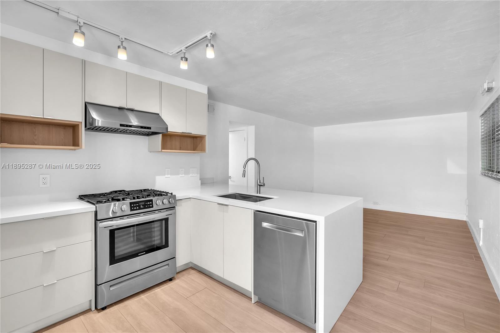 CHATEAU GROVE CONDO - Residential Lease