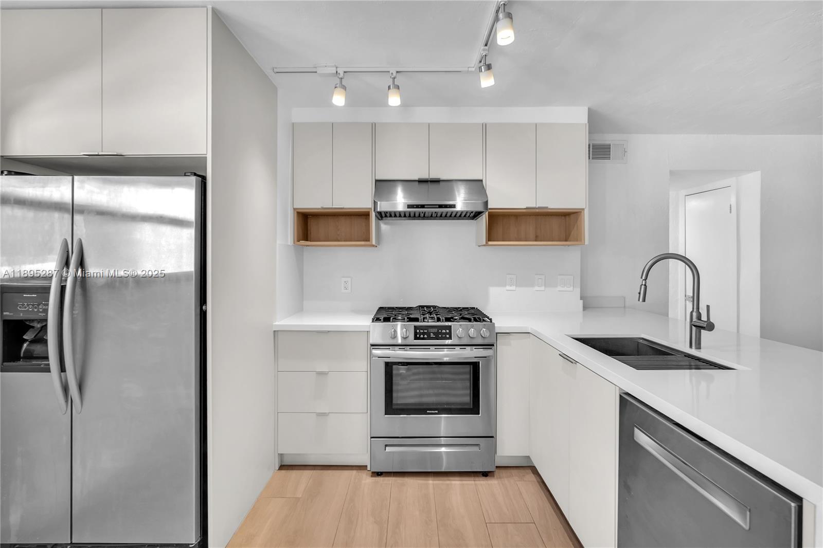 CHATEAU GROVE CONDO - Residential Lease