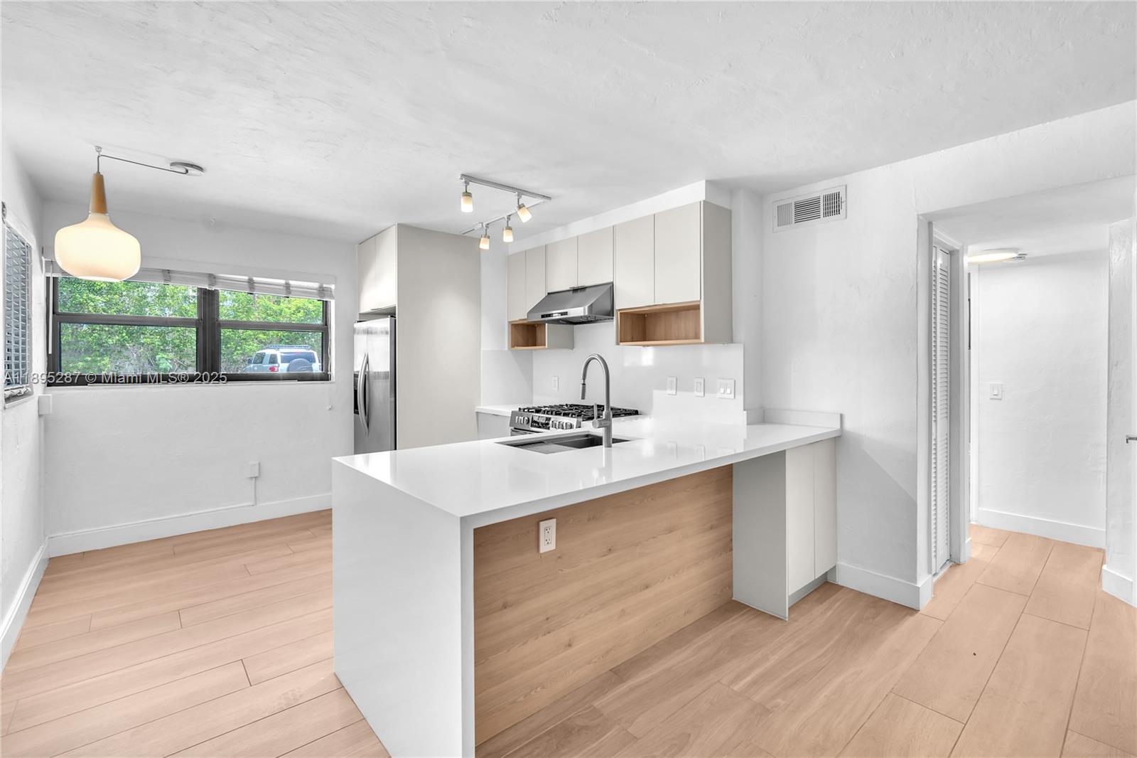 CHATEAU GROVE CONDO - Residential Lease
