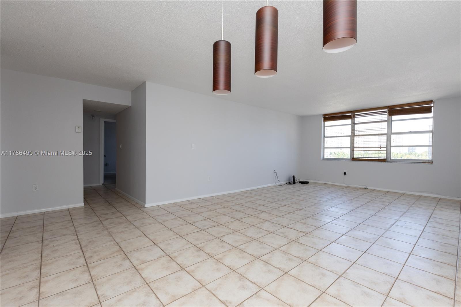 COMMODORE PLAZA CONDO - Residential