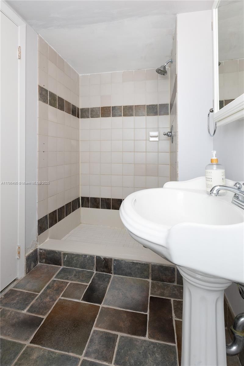 COMMODORE PLAZA CONDO - Residential