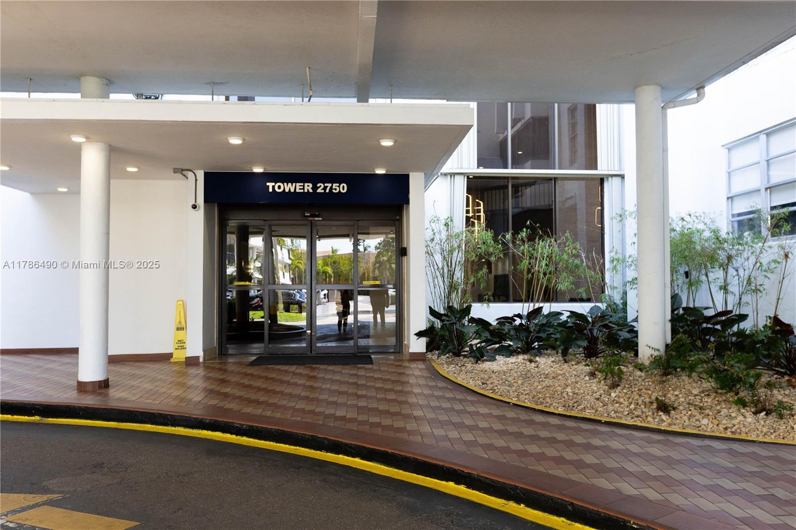 COMMODORE PLAZA CONDO - Residential