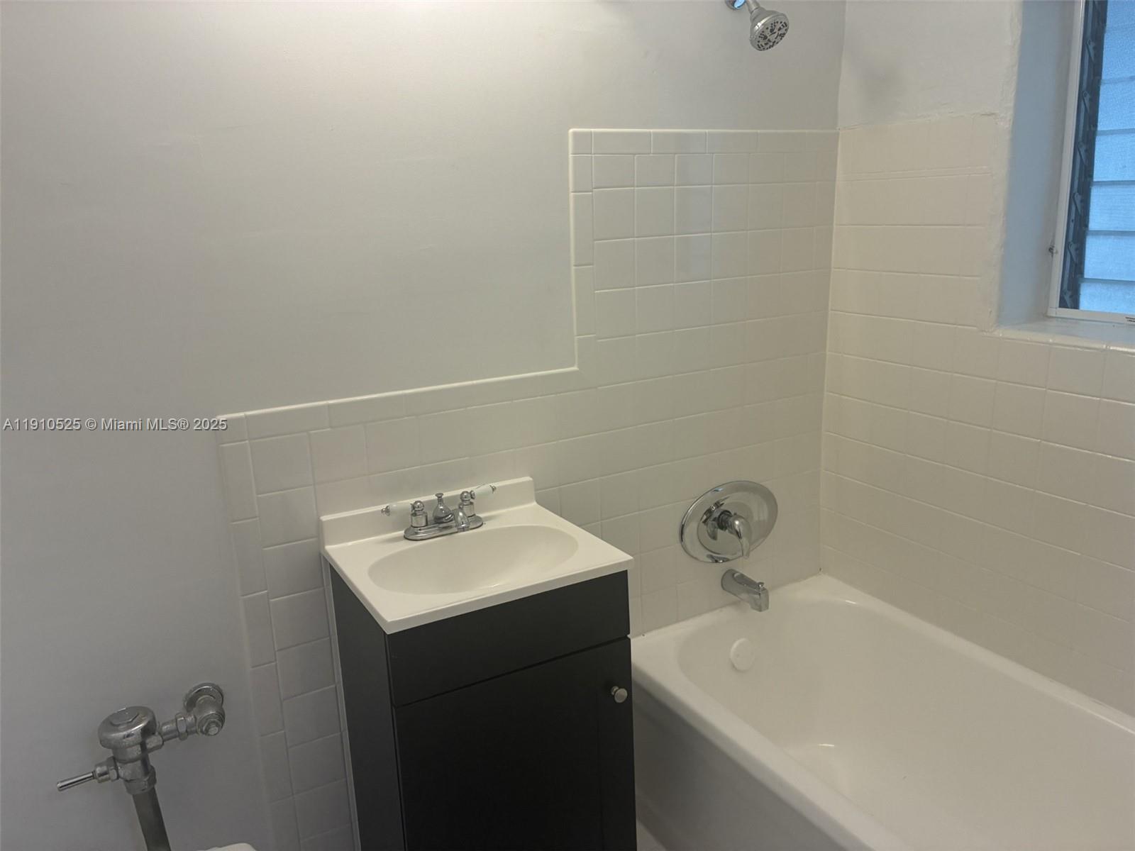 FLAMINGO TERR ADDN - Residential Lease