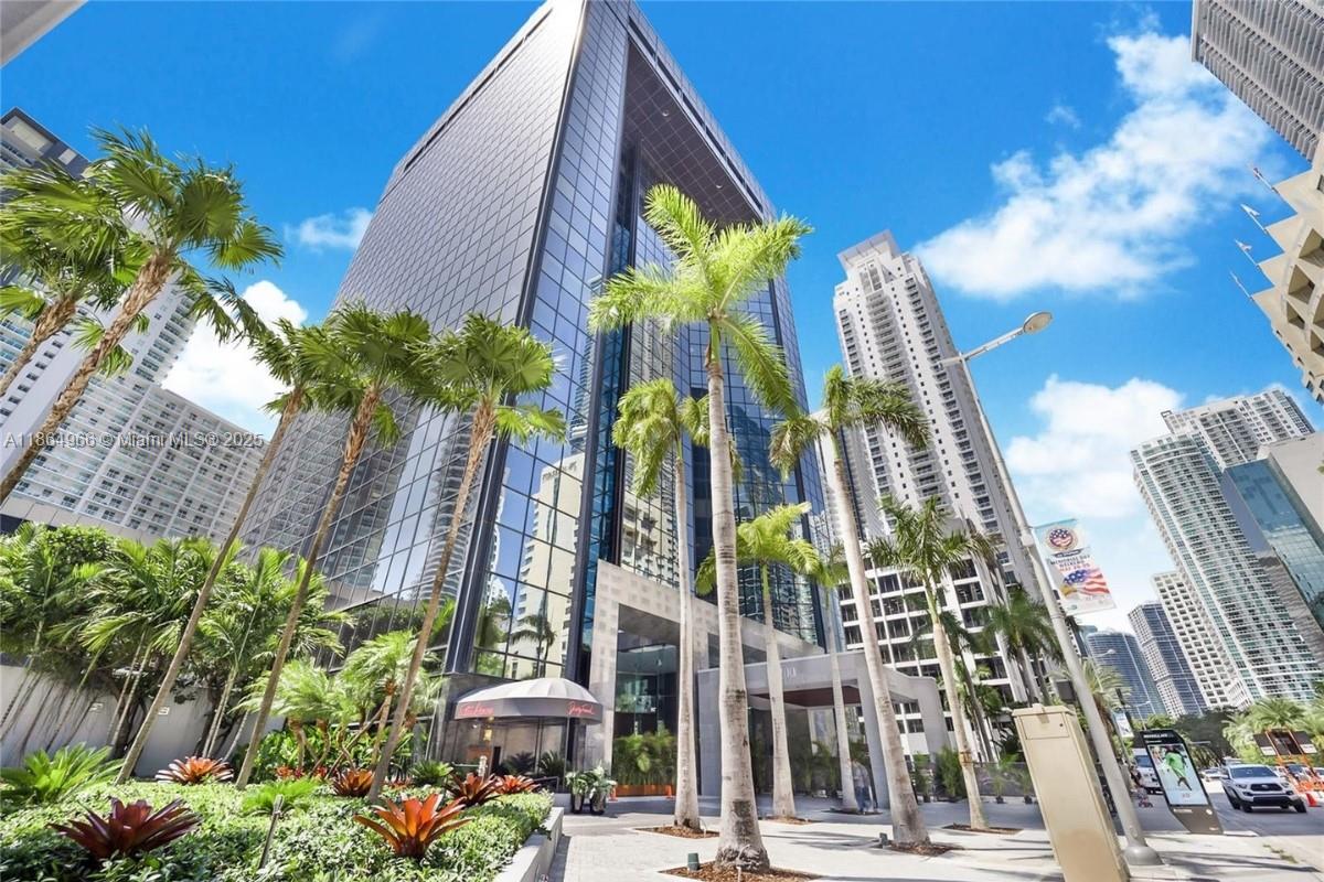 Positioned at one of the Miami’s most prominent intersections, the property features seven private offices, a meeting room, open workstation area, break room, and IT/storage space, designed for immediate operational use.
Enjoy city and bay views, with proximity to Brickell City Centre, Mary Brickell Village, top-tier hotels, dining, and transit. This listing offers a rare opportunity to establish or expand in Miami’s premier financial district.