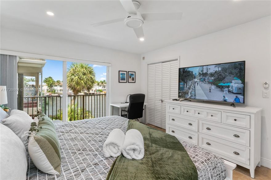 Available May 1st , 2025 Spacious one-bedroom holiday apartment, located on the third floor with elevator. In-unit washer and dryer (one of the few units that have it), Smart lock for easy check-in, King bed, Balcony with Intracoastal views, Fully equipped kitchen, Smart TVs in living room and bedroom, Sleeper sofa in living room, Queen size with extra comfort memory foam pillow, Work desk, High speed internet, Pet friendly, 1 assigned parking space, Central air conditioning for optimal comfort, Pool with waterfront seating area, BBQ, Gym,
Located right across from Keating Park Beach, this apartment is a paradise for beach lovers and their furry friends.Price varies for rents less than 6 months. Available from September 1st,2025 till Dec. 15th, 2025