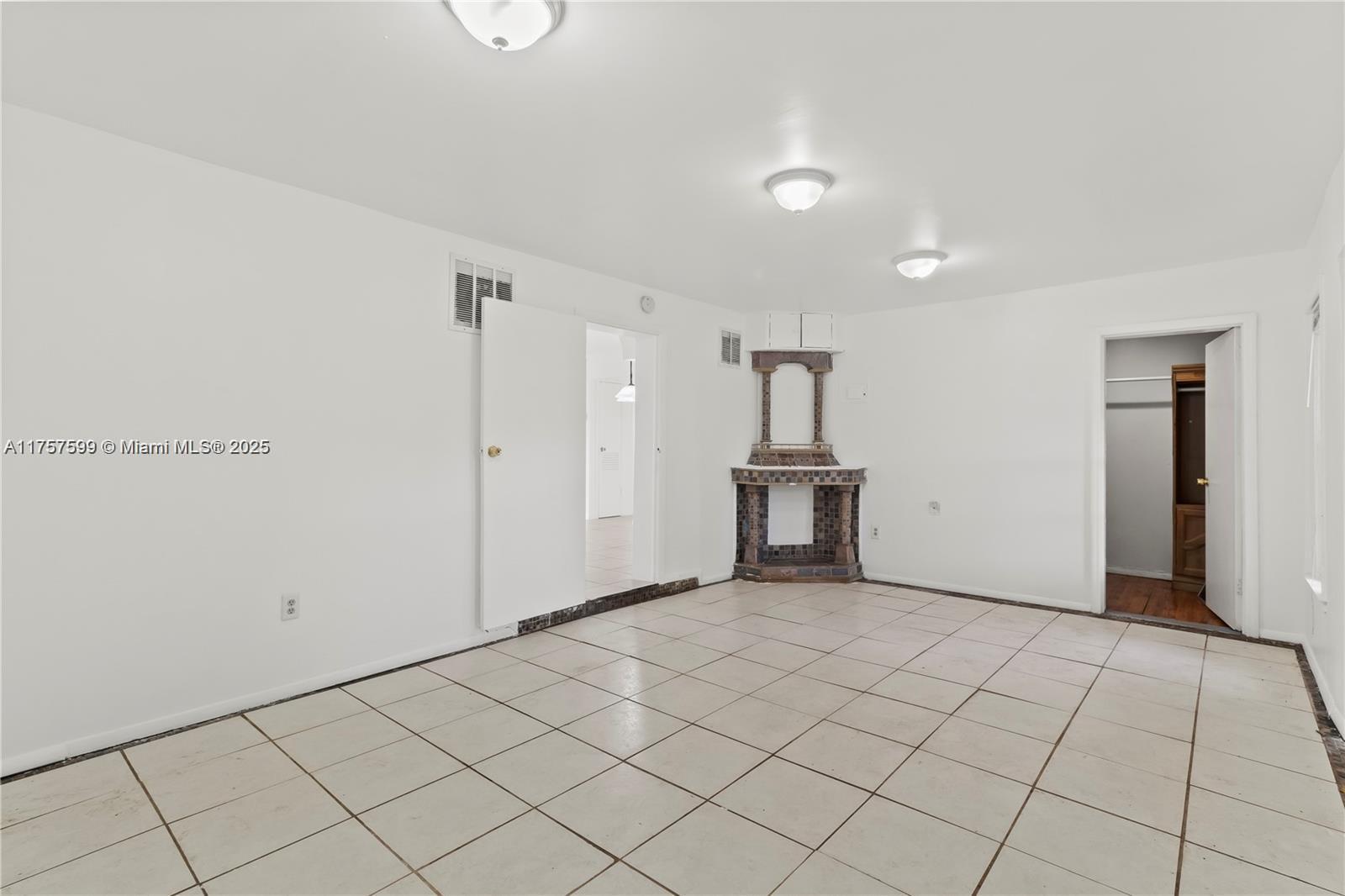 FOURTH ADD TO SUNRISE GOL - Residential Lease