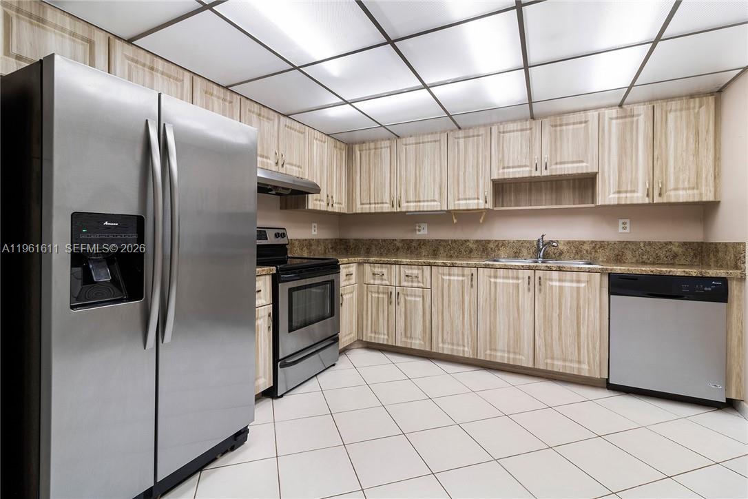 FOUNTAINS OF JACARANDA CO - Residential