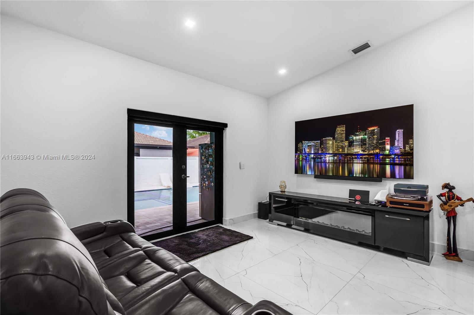 NORTH PALM ESTATES HOMES - Residential