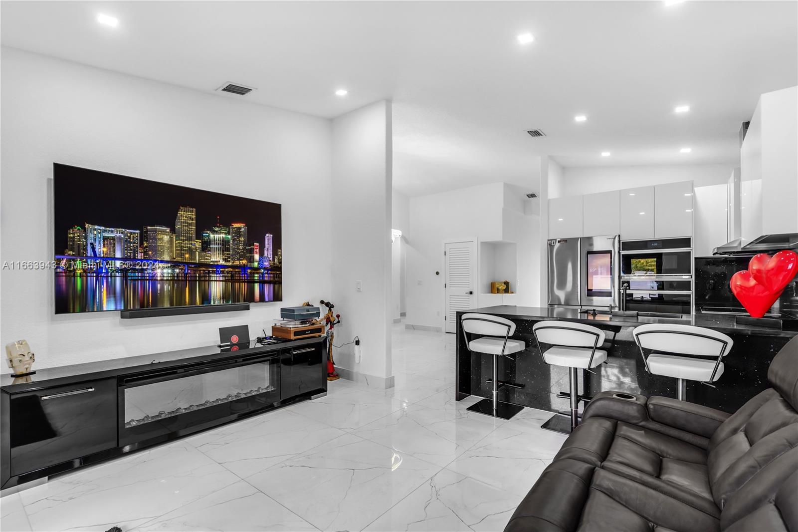 NORTH PALM ESTATES HOMES - Residential