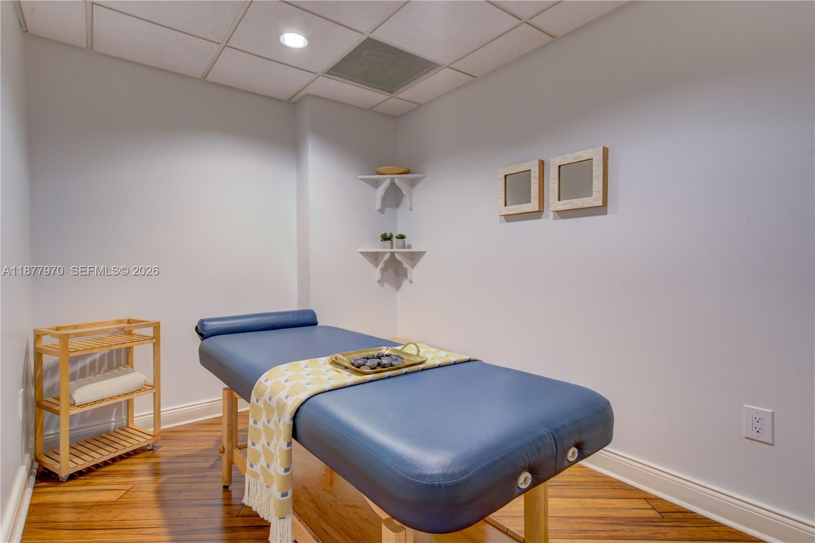 THREE TEQUESTA POINT COND - Residential