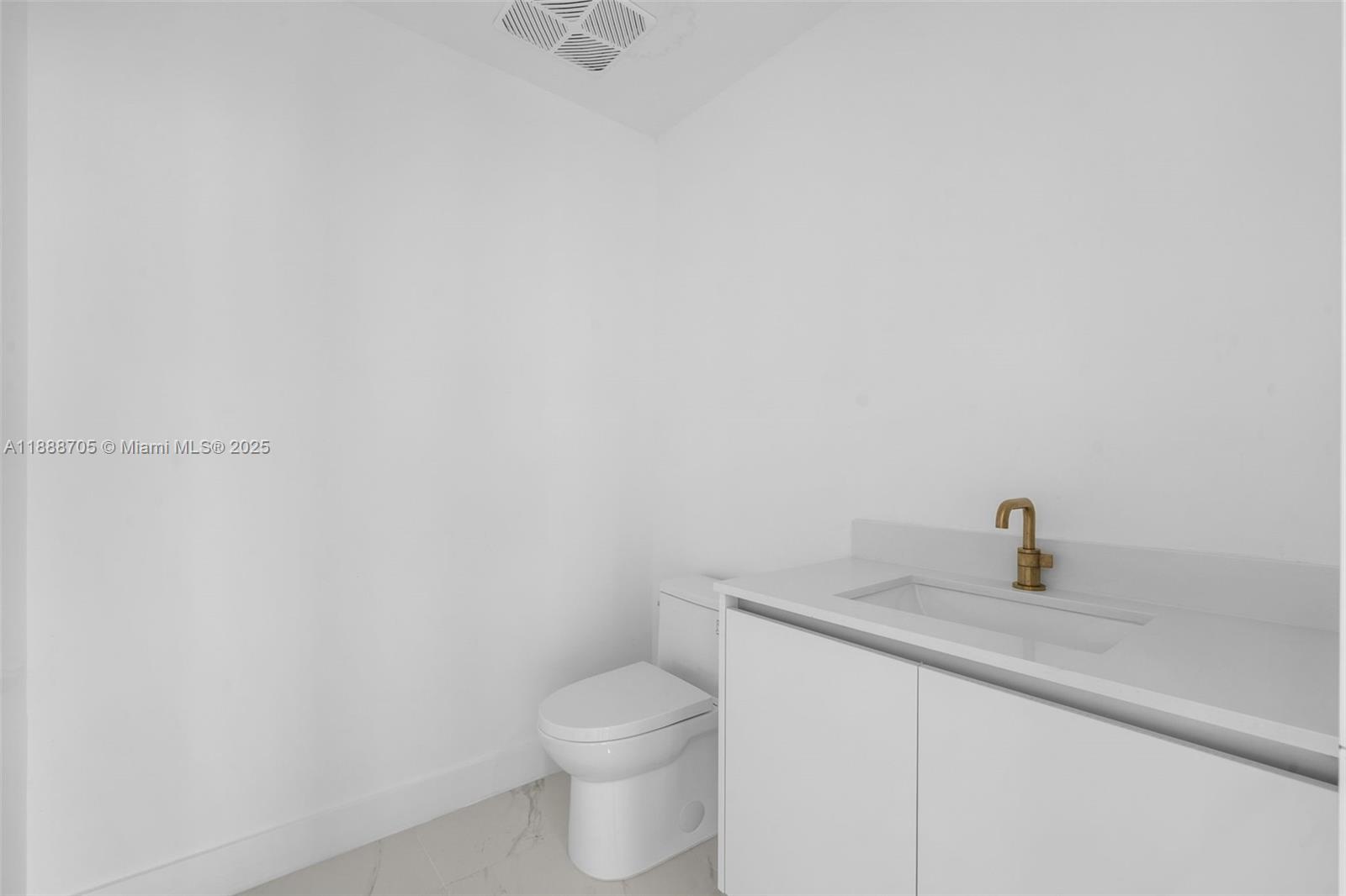 ARIA RESERVE SOUTH - Residential Lease