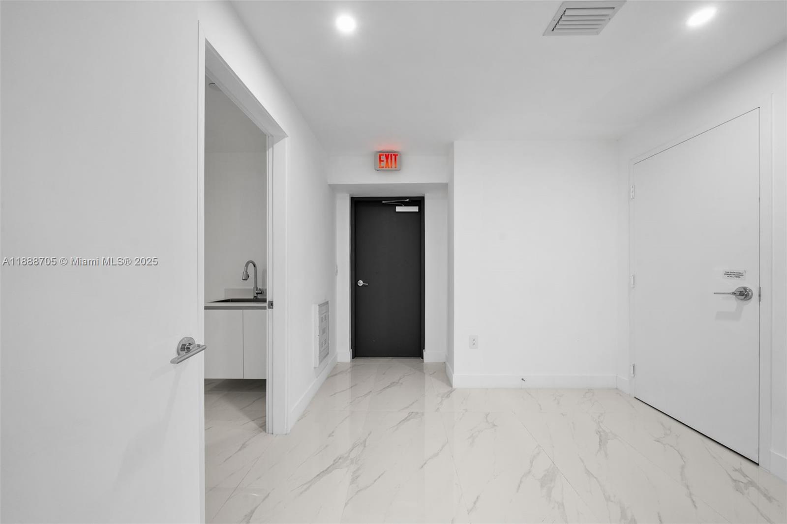 ARIA RESERVE SOUTH - Residential Lease
